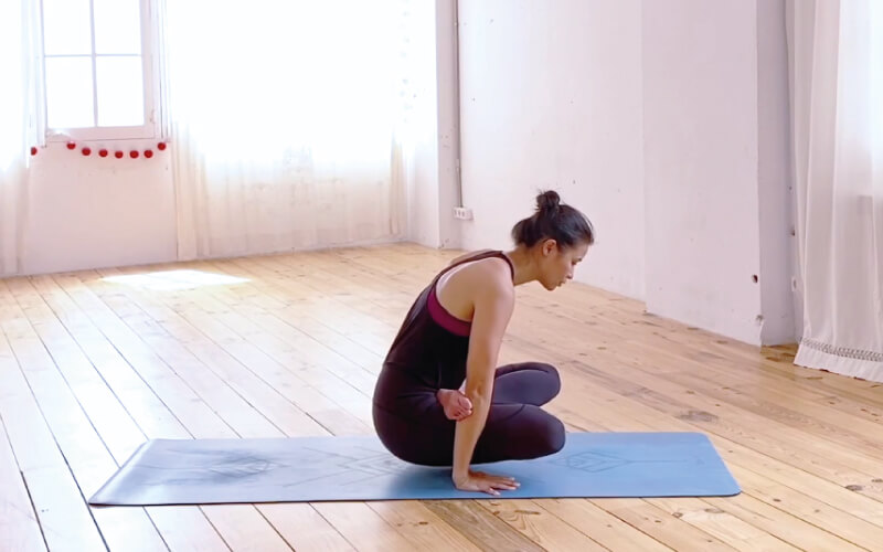 tolasana yoga