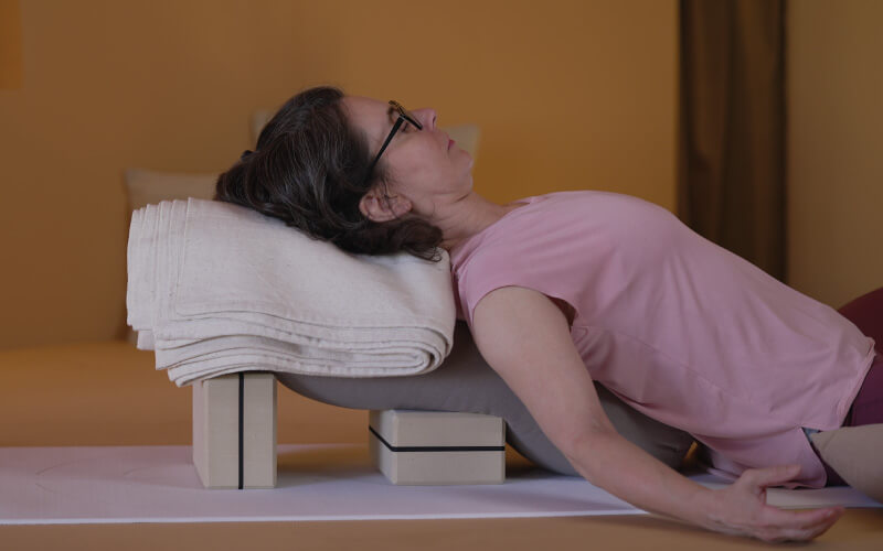 yoga para los sofocos de la menopausia