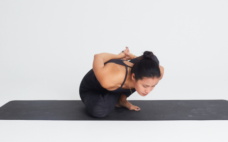 Marichyasana, La Postura Dedicada A Marichi - Xuan Lan Yoga