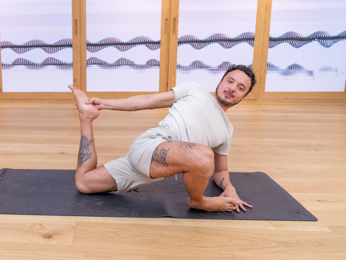 active yoga con arturo